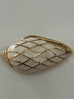 Vintage TRIFARI White Enamel & Gold-Tone Sea Shell
